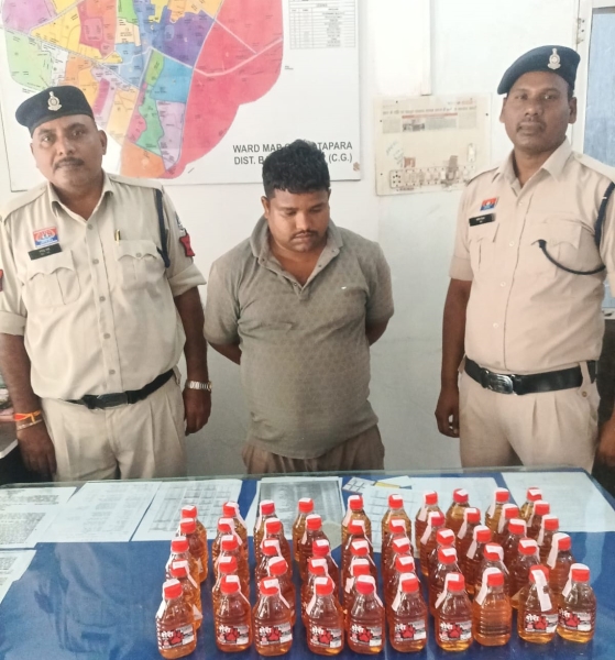 सुरखी रोड पर शराब कोचिए का अवैध कारोबार पकड़ा गया, घेराबंदी कर पुलिस ने आरोपी श्रवण गेण्डरे को दबोचा; 9.360 बल्क लीटर देशी मसाला शराब समेत ₹5,200 का माल जब्त