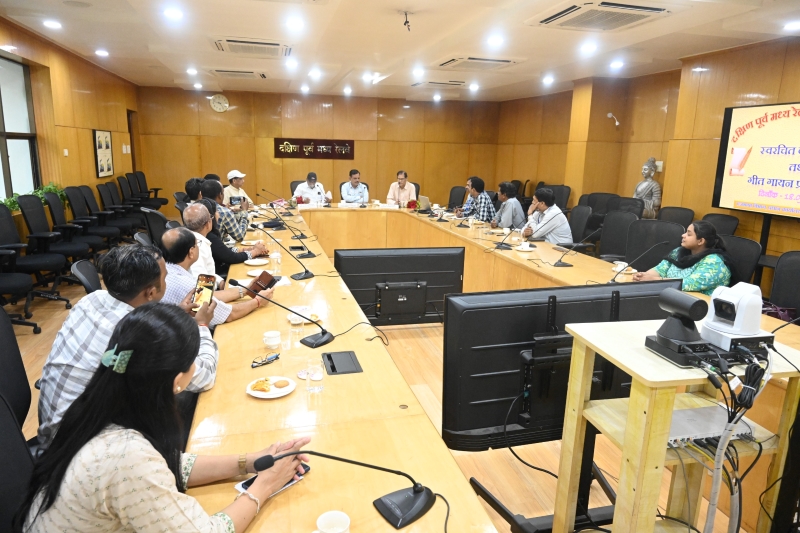 कविताओं और सुरों से सजा राजभाषा पखवाड़ा, SECR मुख्यालय बिलासपुर में स्वरचित हिंदी काव्य पाठ एवं गीत गायन प्रतियोगिता में प्रतिभागियों ने बांधा समां; वरिष्ठ साहित्यकारों ने बढ़ाया उत्साह
