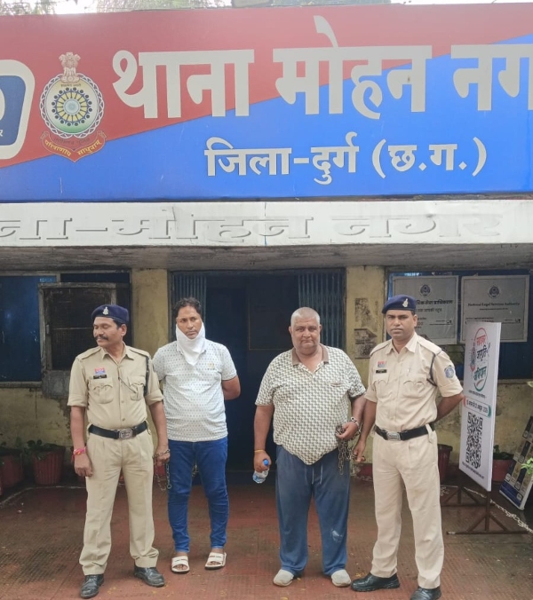 वाहन के पंजीयन नंबर के दुरुपयोग का खुलासा, बिना पंजीयन नंबर वाहन की खरीदी-बिक्री मामले में दो फरार आरोपी गिरफ्तार, पूर्व आरोपी से मिले सुराग के बाद पुलिस की कार्रवाई.