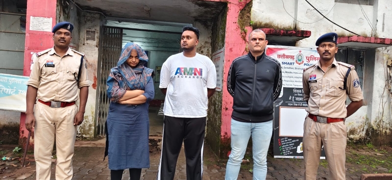 बीस हजार का कर्ज, फिर अतिरिक्त रकम का दबाव ! पैसे नहीं देने पर महिला-बेटे से मारपीट और जान से मारने की धमकी का आरोप, तीन आरोपी पुलिस की गिरफ्त में.