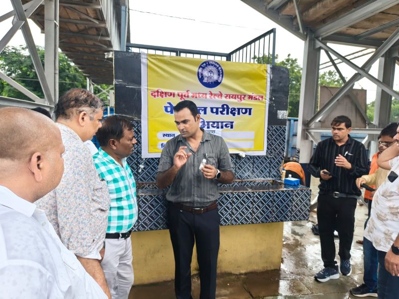 दक्षिण पूर्व मध्य रेलवे में पेयजल की गुणवत्ता पर कड़ी निगरानी, 5,172 जांचों में शत-प्रतिशत संतोषजनक परिणाम; 373 नमूनों की विस्तृत जांच भी मानकों के अनुरूप, 15 दिवसीय विशेष अभियान से व्यवस्था की हुई गहन समीक्षा