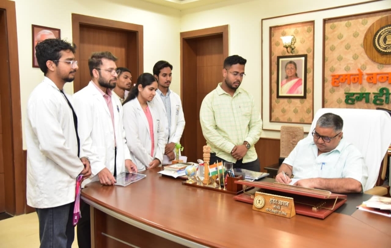 जनता की बात सीधे सुनी, समाधान के लिए तत्काल कार्रवाई के निर्देश, मंत्री राजेश अग्रवाल के जनदर्शन में दूर-दराज से पहुंचे नागरिकों ने रखीं समस्याएं और मांगें