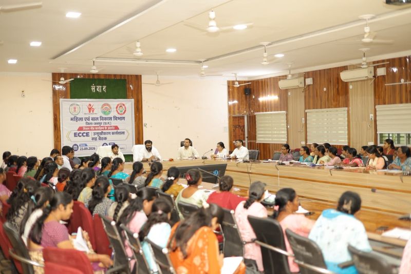 जशपुर में बचपन की मजबूत बुनियाद की पहल, मिशन नींव के जरिए आंगनबाड़ी केंद्रों में होगा बच्चों का समग्र विकास — ECCE को सशक्त बनाने जिला प्रशासन और रॉकेट लर्निंग के बीच समझौता, शारीरिक, मानसिक, सामाजिक एवं बौद्धिक विकास पर रहेगा फोकस