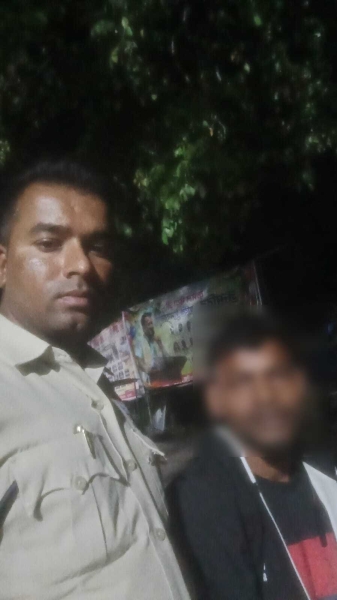सोशल मीडिया पर जिंदगी खत्म करने का वीडियो, खबर मिलते ही दौड़ी खरसिया पुलिस—रेलवे पटरी के पास युवक को समय रहते बचाया