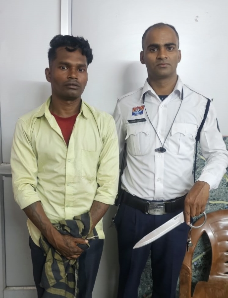 QRT की ताबड़तोड़ चेकिंग, धारदार चाकू और कड़े के साथ संदिग्ध आरोपी पकड़ा गया; तेलीबांधा पुलिस ने आर्म्स एक्ट में की कार्रवाई