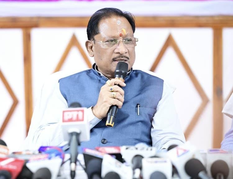 चुनाव आयोग पर राहुल गांधी के सवालों से गरमाई सियासत, CM विष्णुदेव साय ने कांग्रेस पर साधा निशाना—“हार के बाद बहाने तलाशने के बजाय आत्ममंथन करे कांग्रेस”, भूपेश बघेल को भी पंजाब से हटाए जाने पर घेरा