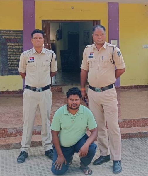 499 क्विंटल से ज्यादा चावल समेत शक्कर-नमक की गड़बड़ी का खुलासा, PDS मामले में महीनों से फरार विक्रेता को रैरूमाखुर्द पुलिस ने दबोचा—4 रजिस्टर बरामद, न्यायिक रिमांड पर भेजा