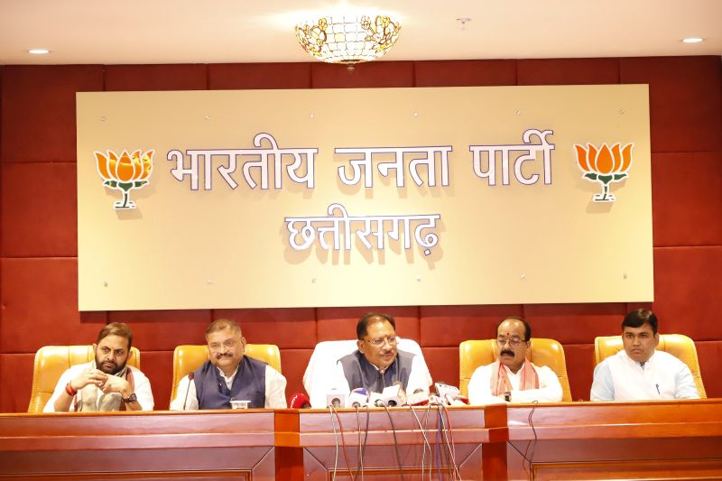 चुनाव आयोग के संयुक्त बयान के बाद सियासी संग्राम तेज, CM साय का राहुल गांधी पर तीखा हमला—‘आयोग और देश से माफी मांगें’; कांग्रेस पर संवैधानिक संस्थाओं को बदनाम करने का लगाया आरोप
