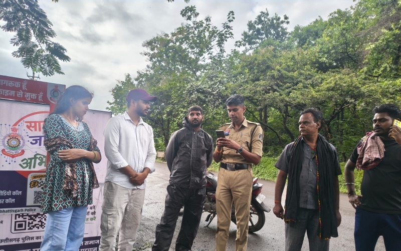 डिजिटल अरेस्ट, OTP और UPI ठगी से सावधान! रायगढ़ में पुलिस ने छेड़ा बड़ा साइबर जागरूकता अभियान, अब गांव-गांव लगेगी ‘साइबर चौपाल’, ठगों के नए हथकंडों का खुलेगा राज