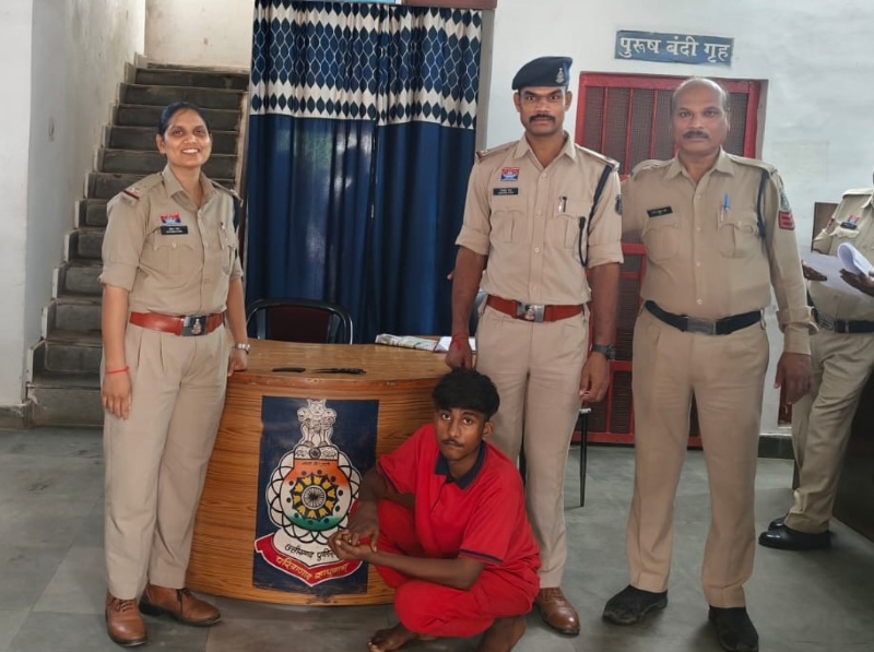दुकान का ताला तोड़कर नगदी चोरी, सबूत मिटाने आग के हवाले किया सामान! चंद घंटे में आरोपी गिरफ्तार, ₹1,116 बरामद