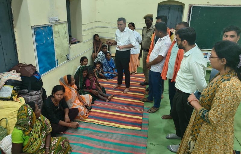 महानदी में बढ़ा पानी, तटीय गांवों में प्रशासन की मुस्तैदी बढ़ी; 450 प्रभावित ग्रामीणों को सुरक्षित राहत शिविर पहुंचाने का अभियान जारी, हर स्थिति पर नजर