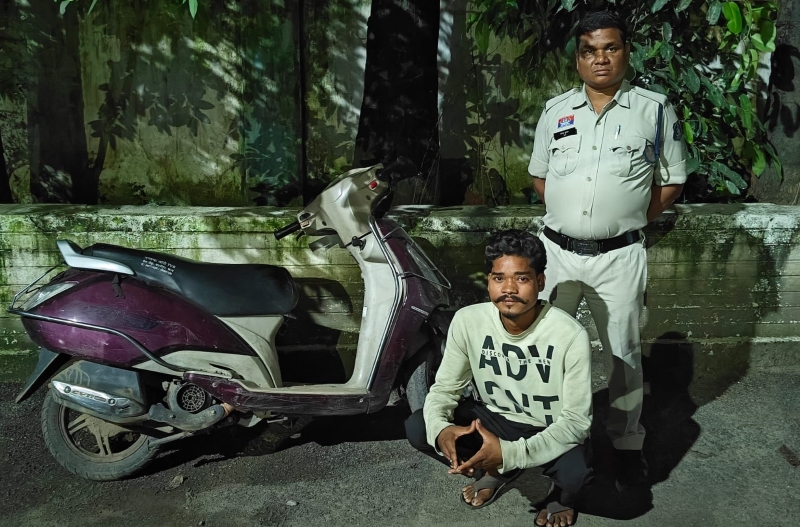 हाई स्कूल ग्राउंड से चोरी हुई स्कूटी का खुला राज, 6 महीने बाद बेचने के लिए ग्राहक तलाश रहा था आरोपी; घरघोड़ा पुलिस ने नवीन मिश्रा को दबोचा, चोरी की स्कूटी बरामद
