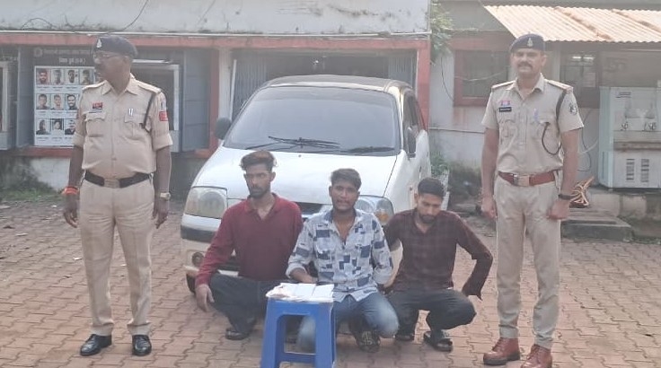 गणेश पंडाल के पास कार में चल रहा था नशीली गोलियों का खेल, भिलाईनगर पुलिस ने 260 अल्प्राजोलम टैबलेट के साथ 3 आरोपियों को दबोचा; कार और 4 मोबाइल भी जब्त