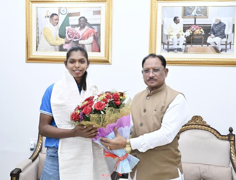 एशियन गेम्स में छत्तीसगढ़ का परचम लहराने वाली संजू देवी को मिलेगी ₹51 लाख की प्रोत्साहन राशि, मुख्यमंत्री साय ने किया अभिनंदन; कहा—प्रदेश की खेल प्रतिभाओं को आगे बढ़ने के लिए हरसंभव अवसर देगी सरकार