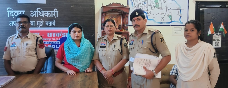 राष्ट्रीय पार्टी में बड़ा पद दिलाने और पार्टी फंड के नाम पर 82.63 लाख की ठगी, बिलासपुर पुलिस ने महिला आरोपी को खोंगापानी से दबोचा; दस्तावेज और मोबाइल जब्त