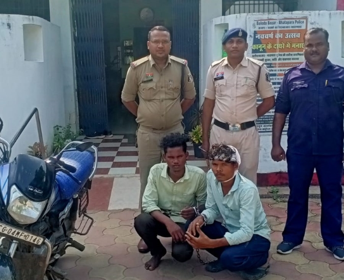 रंजिश में युवक पर चाकू से जानलेवा हमला, वारदात के बाद फरार हुए दोनों आरोपी पुलिस के हत्थे चढ़े; चाकू और बाइक जब्त