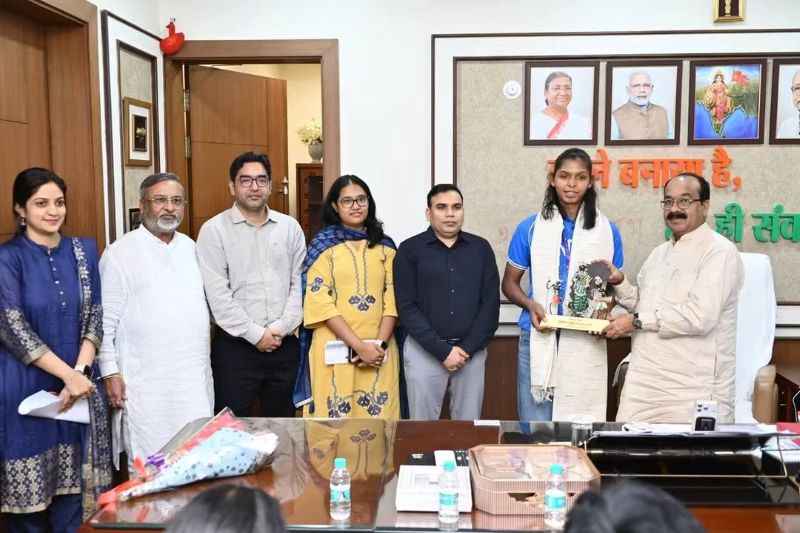 संजू की स्वर्णिम जीत पर उप मुख्यमंत्री अरुण साव ने थपथपाई पीठ, कहा छत्तीसगढ़ के खिलाड़ियों को मिलेगा उनके अनुभव का लाभ