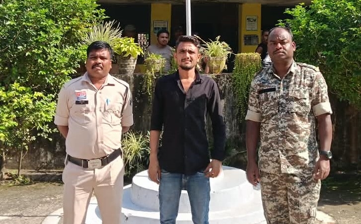 हल्की टक्कर पर भड़का विवाद, कांच की बोतल से सिर पर किया वार—गंभीर चोट पहुंचाने वाला आरोपी रितिक शर्मा उर्फ लल्ला गिरफ्तार, घटना में प्रयुक्त बोतल जब्त