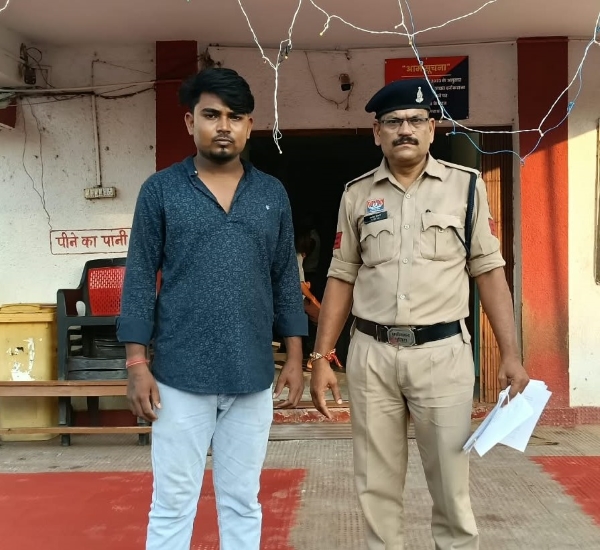 JSW प्लांट से लोहे की प्लेट चोरी कर बेचने निकला आरोपी पुलिस के शिकंजे में! मुखबिर की सूचना पर घेराबंदी, पूछताछ में साथी के साथ चोरी का खुलासा—चोरी की प्लेट बरामद