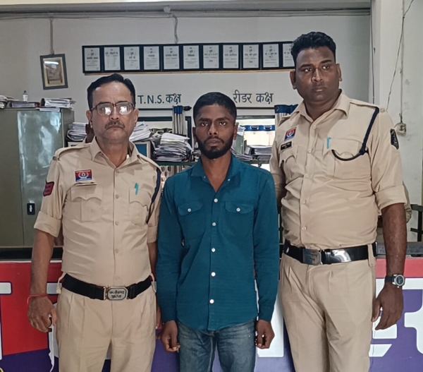 कुंदन पैलेस से आगे बढ़ते ही ऑटो चालक की करतूत, रेलवे डिपो के पास सुनसान जगह में युवती से दुष्कर्म का आरोप—पुलिस को देखकर भाग रहा आरोपी घेराबंदी में गिरफ्तार, जेल दाखिल