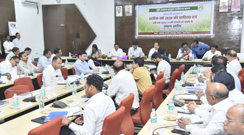बस्तर में खेती-किसानी को लेकर बड़ा एक्शन प्लान! किसानों की आय बढ़ाने के लिए इंटीग्रेटेड फार्मिंग पर जोर, नकली खाद-बीज बेचने वालों पर होगी सख्त कार्रवाई; रबी 2026 के लिए अधिकारियों को मिले कड़े निर्देश