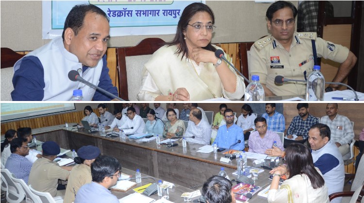 रायपुर में प्रशासनिक कामकाज पर प्रभारी सचिव की नजर, पात्र हितग्राहियों के आवेदन निरस्त होने पर जताई चिंता; शिकायतों के वास्तविक समाधान से लेकर धान खरीदी की तैयारियों तक दिए निर्देश