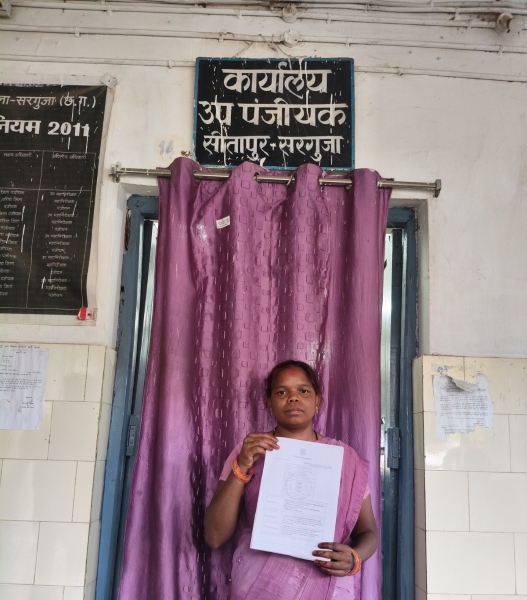 पंजीयन सेवाओं में तकनीक का असर, साविता की रजिस्ट्री हुई कम समय में पूरी—महिला हितग्राही को 50 प्रतिशत शुल्क में रियायत; ऑटोम्यूटेशन से नामांतरण आसान, डिजिटल प्रक्रिया से मोबाइल पर पहुंची रजिस्ट्री की प्रति