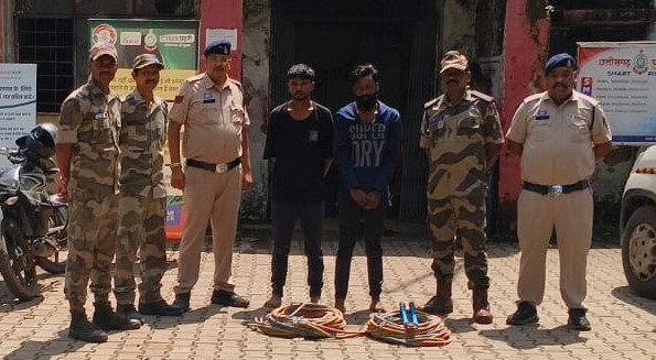 बीएसपी के भीतर घुसकर कॉपर केबल चोरी करने वालों पर भिलाई भट्ठी पुलिस का शिकंजा, दो मामलों में 4 आरोपी गिरफ्तार और अपचारी बालक निरुद्ध; 60-40 किलो केबल समेत कुल 100 किलो स्क्रैब बरामद, घटना में प्रयुक्त बाइक भी जब्त