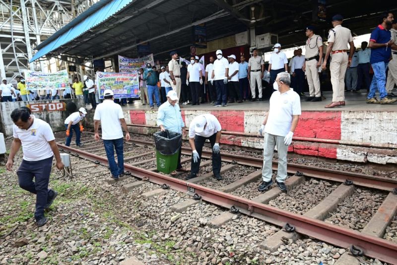 रेलवे स्टेशनों पर दिखा स्वच्छता का जुनून! महाप्रबंधक तरुण प्रकाश ने खुद संभाली सफाई की कमान, बिलासपुर-चांपा समेत प्रमुख स्टेशनों पर एक साथ हुआ राष्ट्रव्यापी श्रमदान