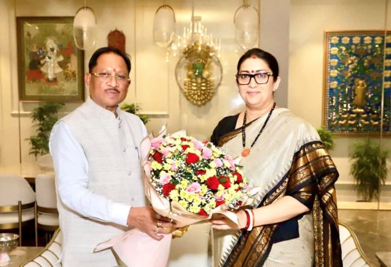 सीएम साय ने स्मृति ईरानी से साझा की छत्तीसगढ़ के विकास की तस्वीर, बस्तर में बदलते स्वरूप और सरकार की योजनाओं पर हुआ मंथन—महिला सशक्तिकरण, युवाओं के रोजगार-कौशल और आदिवासी क्षेत्रों के विकास कार्यों की दी जानकारी