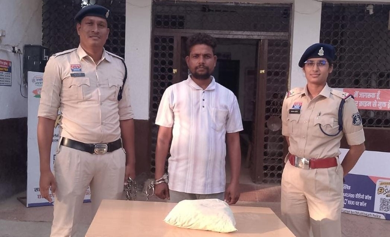 नशे के अवैध कारोबार पर बलौदाबाजार पुलिस का बड़ा प्रहार—भैंसापसरा में घर से गांजा बेचने की फिराक में था आरोपी, पुलिस ने घेराबंदी कर दबोचा; कैरीबैग से 732 ग्राम गांजा बरामद, NDPS एक्ट में अपराध दर्ज