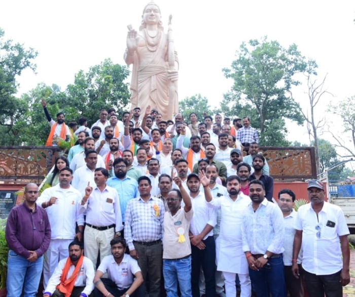 गुजरात से छत्तीसगढ़ पहुंची बाइक रैली ने दिया सेवा और सामाजिक समर्पण का संदेश, मंत्री राजेश अग्रवाल राइडर्स के साथ पहुंचे रामगढ़; श्रीराम मंदिर में पूजा-अर्चना कर संस्कृति, आस्था और जनसेवा के संकल्प को किया मजबूत