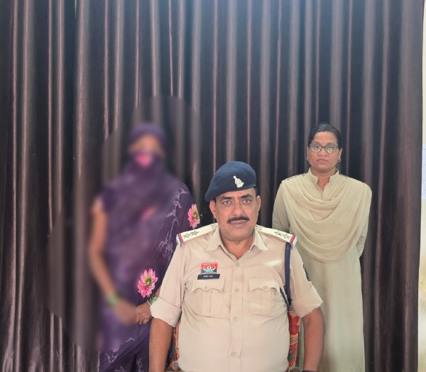 अवैध शराब कारोबार का खुलासा, बोरी में छिपाकर रखी 30.6 लीटर महुआ शराब के साथ महिला आरोपी पकड़ी गई; पुलिस ने 326 नग झिल्लियां की जब्त, धारा 34(2) आबकारी एक्ट के तहत कार्रवाई कर भेजा जेल