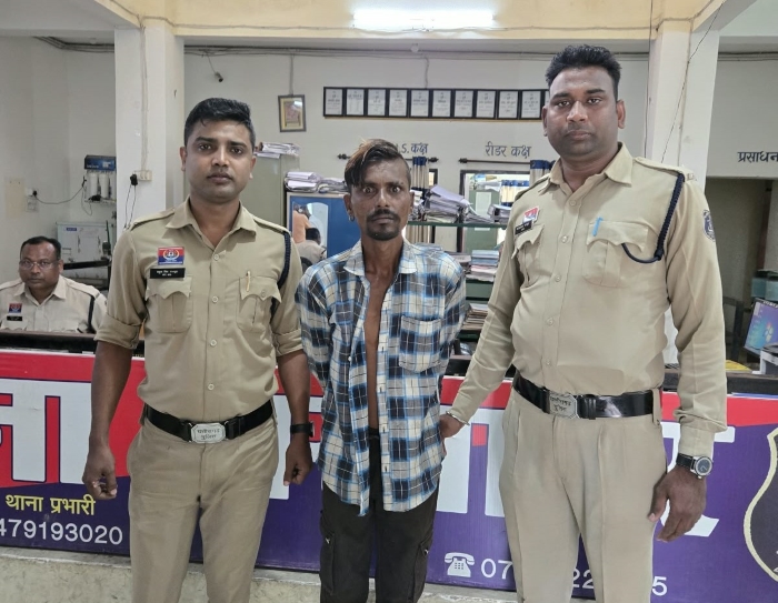 जिला अस्पताल में मरीज से मिलने पहुंचे युवक से शराब के लिए मांगे पैसे, मना करने पर कर दी मारपीट; बिलासपुर पुलिस ने तत्काल घेराबंदी कर आरोपी साजन सिंह को दबोचा, न्यायिक रिमांड पर भेजा जेल
