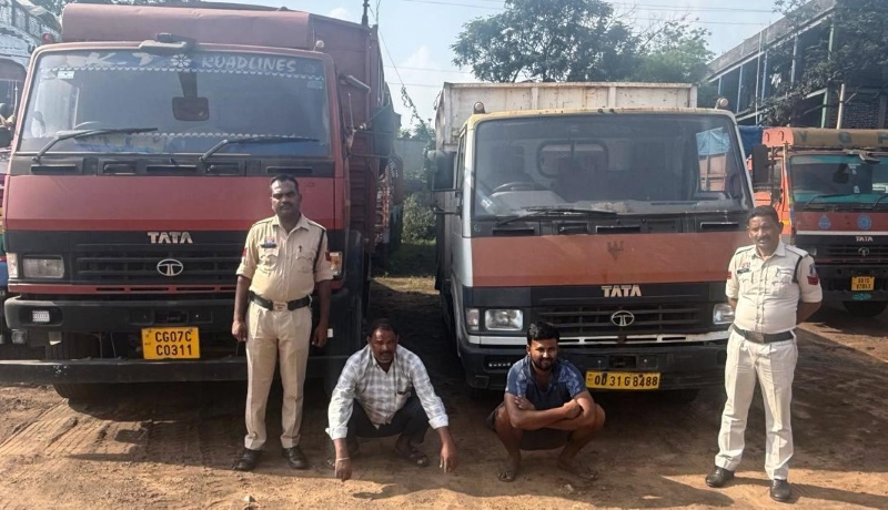 कबाड़ के अवैध कारोबार पर रायगढ़ पुलिस का शिकंजा और कसा: देलारी में घेराबंदी कर दो माजदा वाहनों से 17 टन 900 किलो स्क्रैप बरामद, कुल ₹26.26 लाख की जब्ती; दस्तावेज नहीं मिलने पर दोनों चालकों पर वैधानिक कार्रवाई