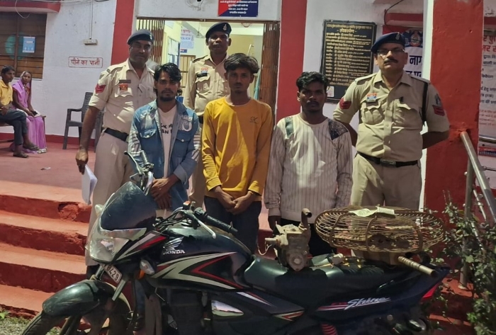 चोरी के लिए निकले थे तीन आरोपी, सूने घर को बनाया निशाना; मुलमुला पुलिस की घेराबंदी में चढ़े हत्थे, चोरी का सामान बरामद होने के साथ वारदात में प्रयुक्त बाइक भी निकली चोरी की