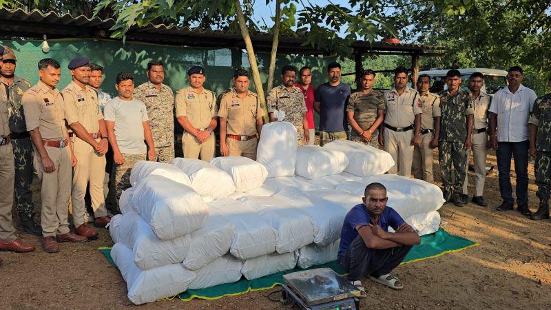 लावाकेरा में तस्करी का बड़ा खेल बेनकाब! खाली बोतलों से भरी बोरियों के नीचे छिपाकर ले जा रहे थे 6.32 क्विंटल गांजा, चेकिंग में खुला राज—ट्रक समेत 3.41 करोड़ की जप्ती, एक तस्कर गिरफ्तार