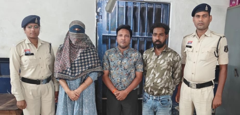 नकली सोने का असली खेल! 84.880 ग्राम फर्जी जेवर गिरवी रखकर ऐंठ लिए ₹8.25 लाख—दुर्ग पुलिस ने महिला समेत 3 आरोपियों को दबोचा, नकली जेवर और 4 मोबाइल बरामद