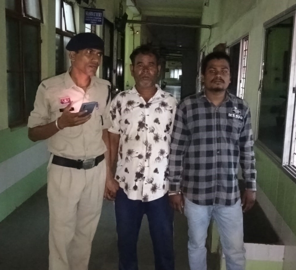 दूध बांटने निकले 60 वर्षीय बुजुर्ग को बनाया शिकार! पीछे बैठने का बहाना कर गले से ₹18 हजार का सोने का लॉकेट झपटा—पदमनाभपुर पुलिस ने 48 घंटे में दो आरोपियों को दबोचा, बाइक भी बरामद