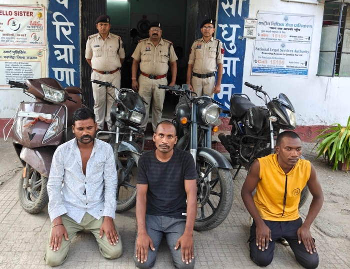 एक चोरी की स्कूटी ने खोल दिया बाइक चोर गिरोह का पूरा राज! घरघोड़ा पुलिस ने तीन आरोपियों को दबोचा—4 चोरी के दुपहिया वाहन बरामद, ‘सशक्त’ ऐप से बुलेट की दुर्ग में दर्ज चोरी का भी हुआ खुलासा