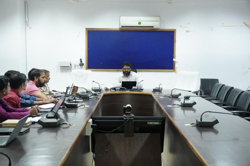 जशपुर के स्कूलों में कलेक्टर रोहित व्यास ने खोला ‘सुधार का राज’! 84% बच्चों की गणित में बदली तस्वीर, अब बालिका शौचालय से स्मार्ट क्लास तक हर व्यवस्था पर होगी पैनी नजर—बैठक में सामने आए कई अहम निर्देश