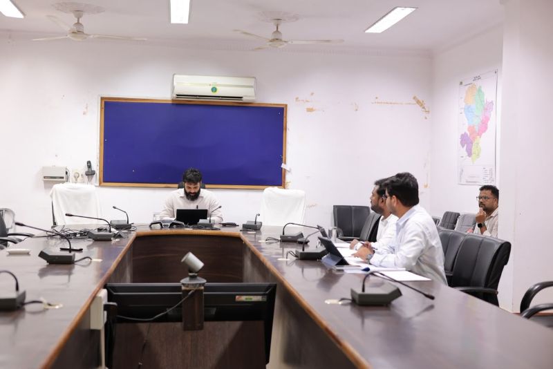 जशपुर में किसानों के डिजिटल रिकॉर्ड पर कलेक्टर रोहित व्यास का बड़ा एक्शन! एग्रीस्टैक और डिजिटल क्रॉप सर्वे में तेजी के सख्त निर्देश—सिंगल खाताधारकों के लंबित मामलों पर विशेष फोकस, समय-सीमा वाले प्रकरणों पर होगी पैनी निगरानी