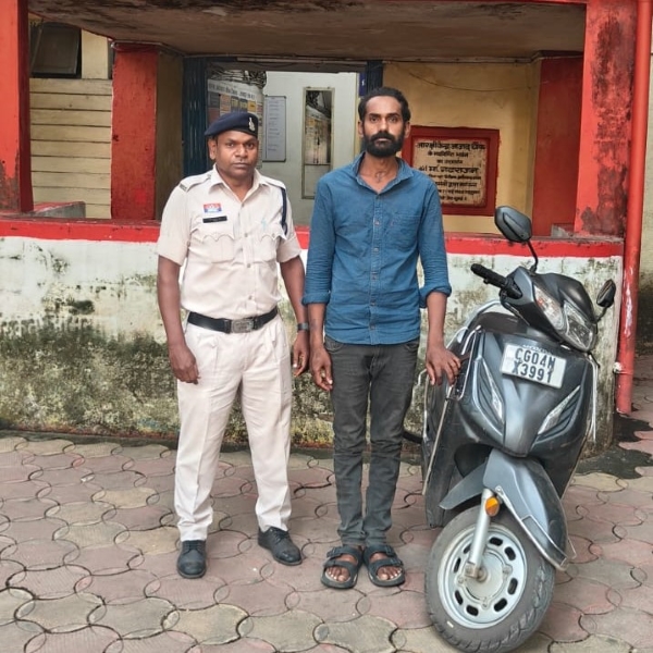 दुकान के सामने से एक्टिवा चोरी, CCTV और मुखबिर तंत्र से खुला राज—आजाद चौक पुलिस व एंटी क्राइम यूनिट ने आरोपी प्रमोद पाण्डेय को दबोचा, ₹40 हजार की चोरी की गाड़ी बरामद