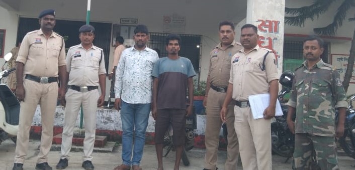 जमीन की रजिस्ट्री में धोखाधड़ी और षड्यंत्र का आरोप, रघुनाथपुर पुलिस ने दो आरोपियों को किया गिरफ्तार; मूल रजिस्ट्रेशन दस्तावेज जब्त, अन्य आरोपियों की तलाश जारी
