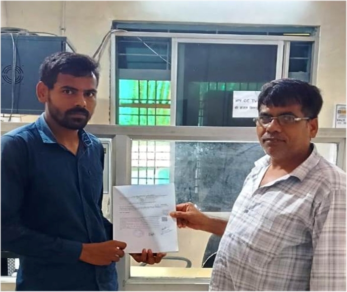 सेवा सेतु पोर्टल बना सरकारी सेवाओं का आसान माध्यम, कुछ ही दिनों में देवेन्द्र यादव को मिला बेटे का स्थायी जाति प्रमाण पत्र; घर बैठे व्हाट्सएप पर पहुंची PDF, बचा समय और भागदौड़