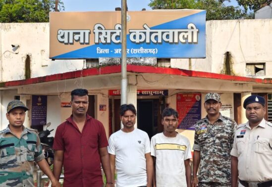 रात 9:30 बजे फतेहपुर में अचानक घेरा डालने पहुंची जशपुर पुलिस! 9 गौवंशों को हांकते मिले 3 संदिग्ध, ऑपरेशन शंखनाद में तस्करी के नेटवर्क का बड़ा खुलासा