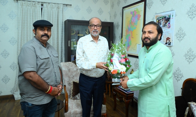“बस्तर दशहरा की सांस्कृतिक परंपराओं से रूबरू हुए राज्यपाल रमेन डेका, महाराजा कमल चंद्र भंज देव ने लोक भवन पहुंचकर दिया दशहरा उत्सव में शामिल होने का आमंत्रण — महाराजा नवाखाई और महाराजा बाहर रहनी सहित प्रमुख धार्मिक आयोजनों की साझा की जानकारी”