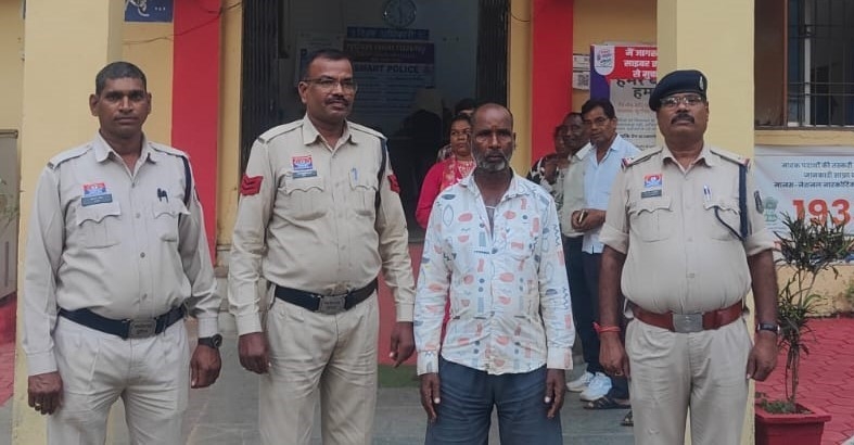 बिना चारा-पानी के 19 मवेशियों को हांककर बिक्री के लिए ले जाने की सूचना पर पामगढ़ पुलिस की दबिश, आरोपी रामसागर महिलांगे गिरफ्तार — 07 भैंसी व 12 भैंस जप्त, पशु संरक्षण अधिनियम के तहत कार्रवाई के बाद न्यायिक रिमांड पर भेजा