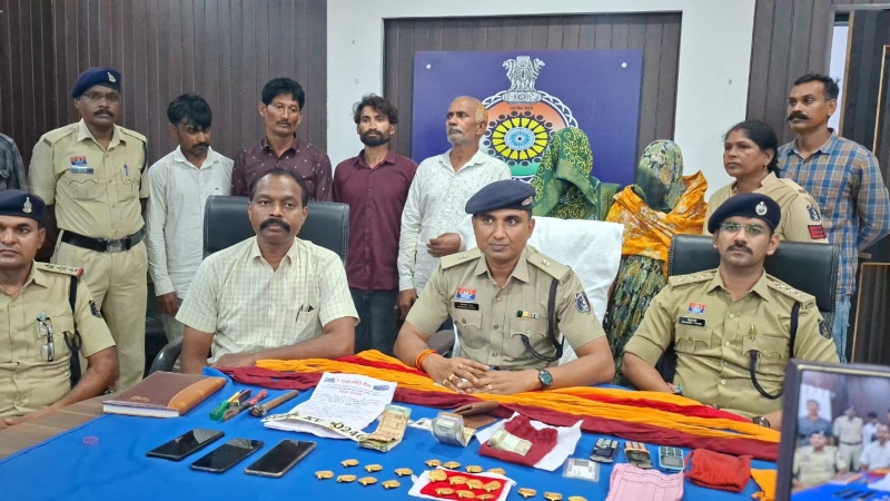 पहले असली सोना गिरवी रख जीता ज्वेलर्स का भरोसा, फिर नकली सोने की पत्तियां देकर 19.32 लाख की ठगी—दुर्ग पुलिस ने अंतरराज्यीय गिरोह के 6 सदस्यों को दबोचा, 23 नकली व 1 असली सोने की पत्ती समेत नकदी और अन्य सामान बरामद