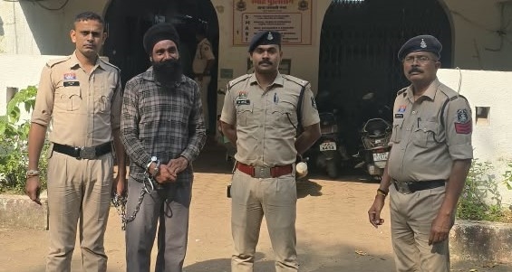 रिपोर्ट के चंद घंटों में 4 साल की बच्ची को लेकर महाराष्ट्र भागा आरोपी, पुलिस ने मौदा टोल प्लाजा पर दबोचा — CCTV और तकनीकी लोकेशन से खुला रास्ता, साकोली-मौदा पुलिस के सहयोग से बच्ची सकुशल बरामद